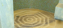 Bodenplatten aus großformatigen Naturstein Platten Azul Imperial mit sandgestrahlten Rutschkanten<br /> <br />